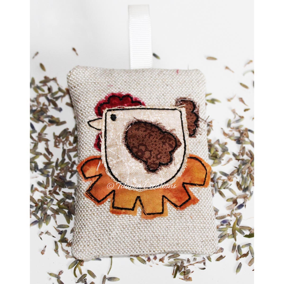 ITH Applique SITTING HEN Lavender Sachet 4x4